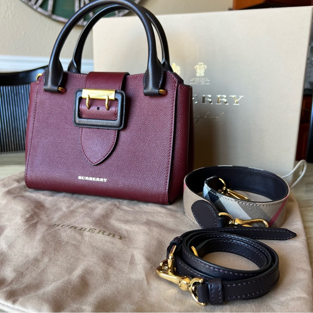 BURBERRY The Small Buckle Tote in Grainy Leather